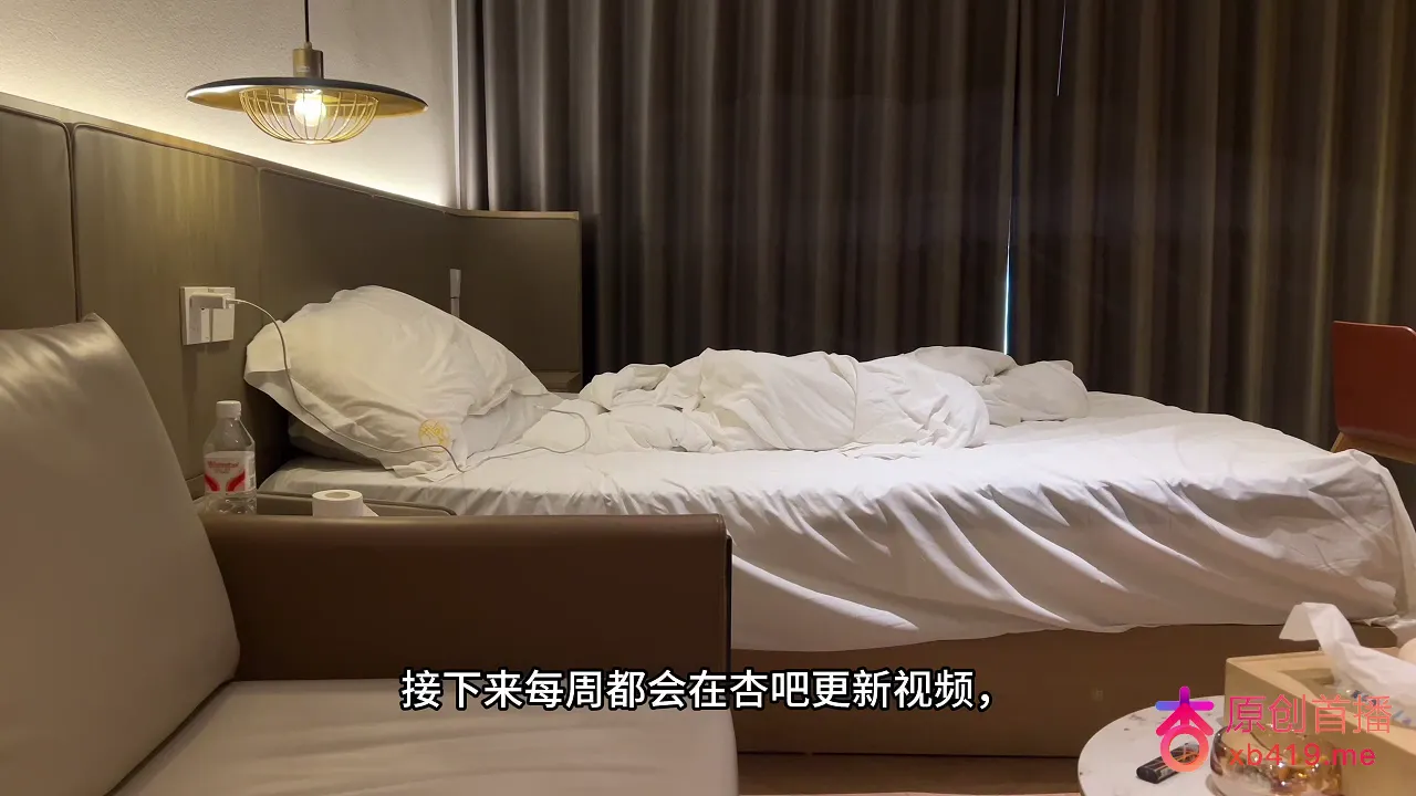 踩在嫩妹肩上狠狠揉虐