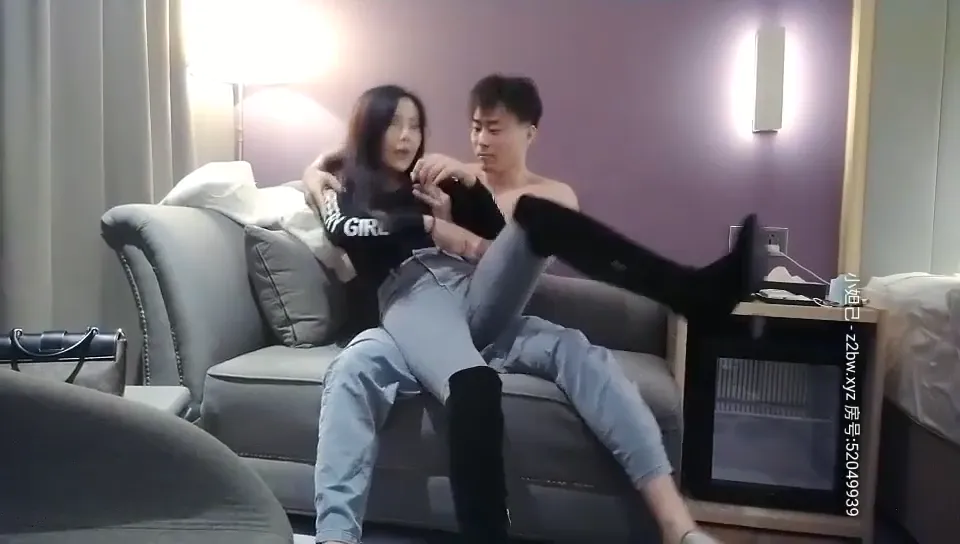 小姐姐制服秀 身材一级棒胸大屁股肥各种姿势操翻她