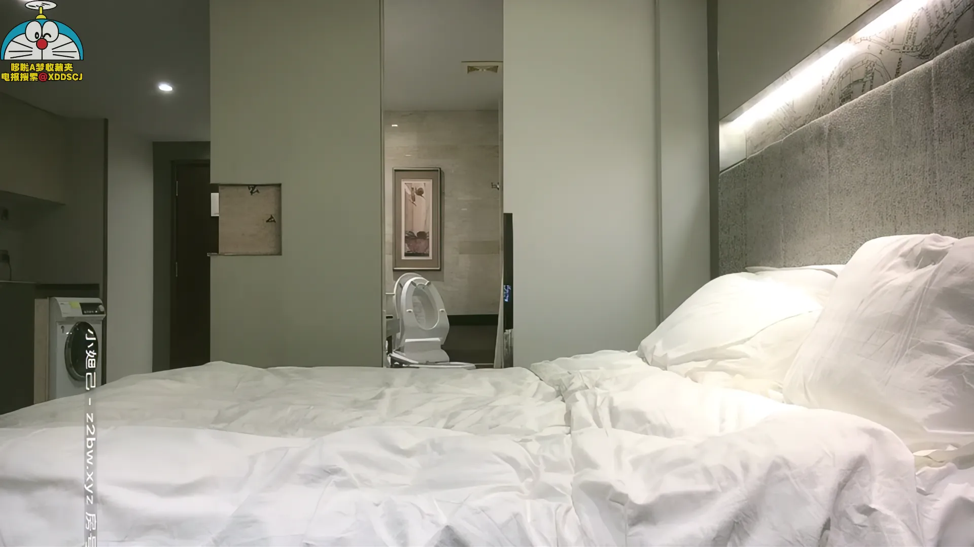 粉衣牛仔裤美女换上情趣装直接核弹级上头！