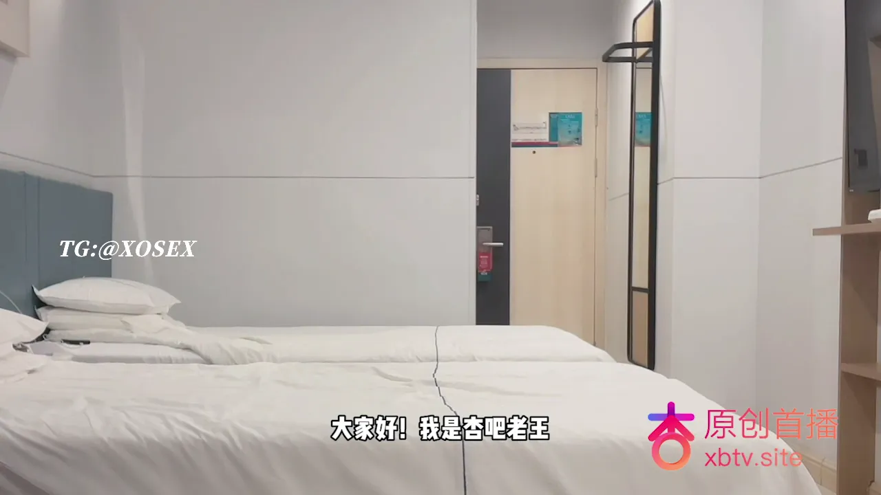 开裆黑丝白虎学生妹