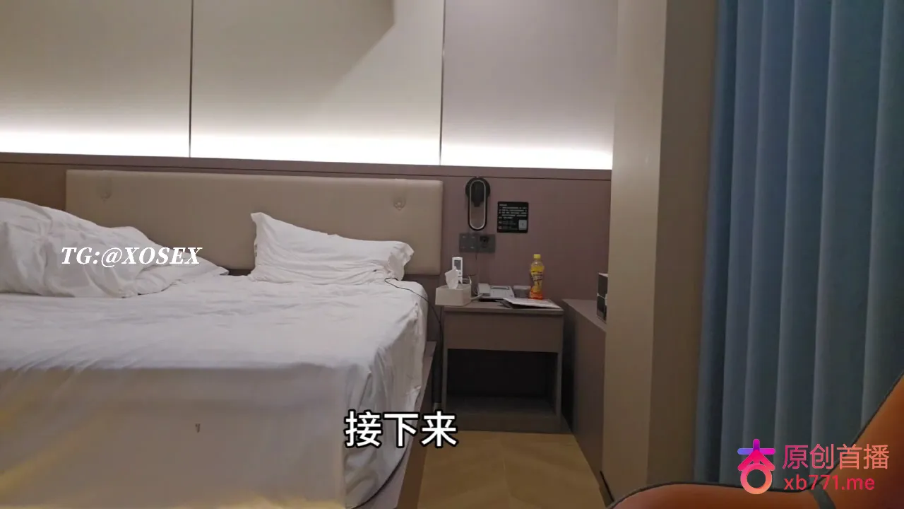 20岁的小妹妹拔套被发现了，有点尴尬