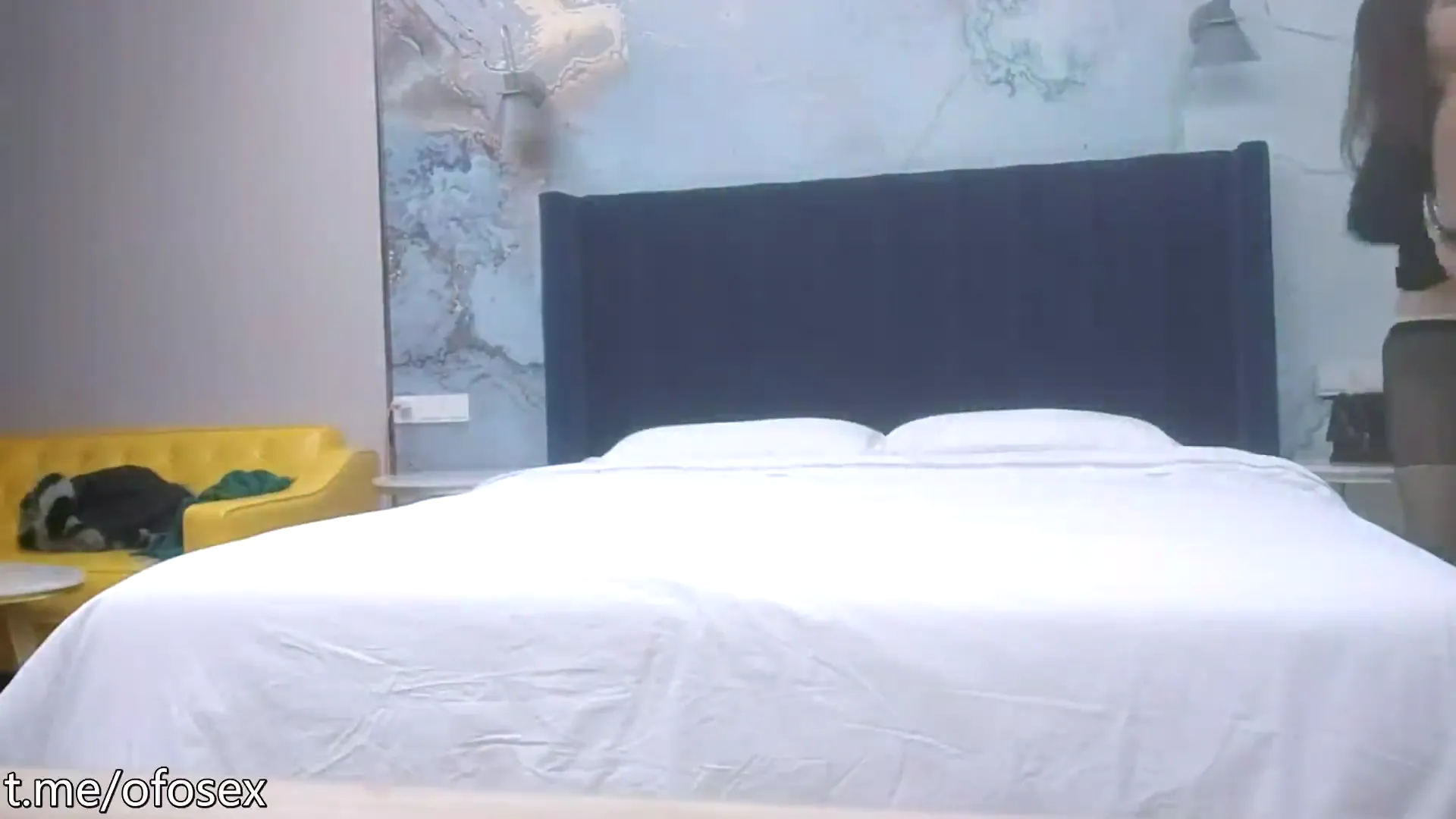甜美小少妇进门就凑到BB那儿亲