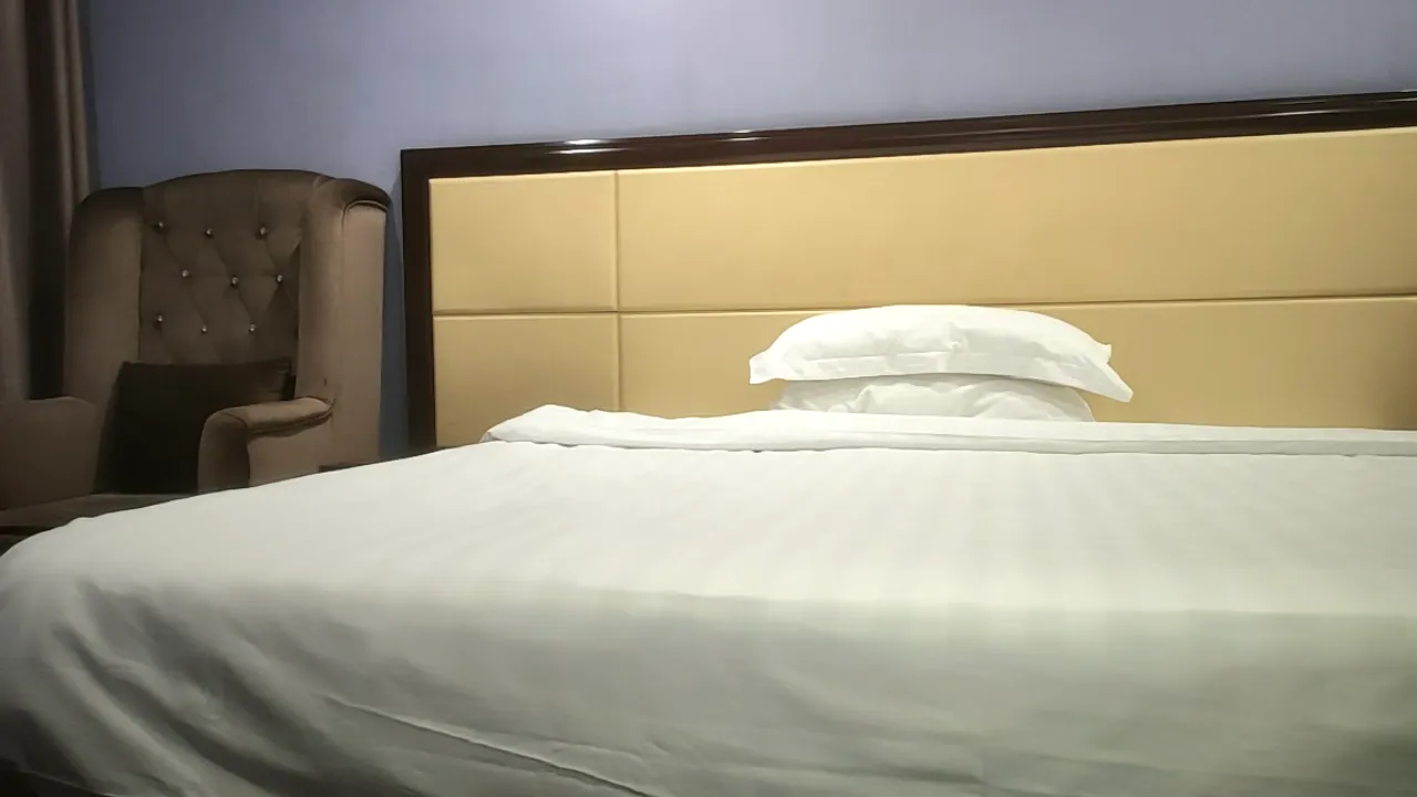 母狗穿上黑丝，尽情玩弄