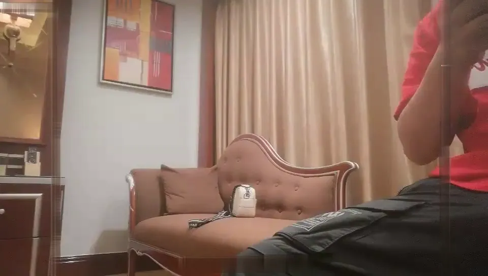 老哥约了两个妹子玩双飞