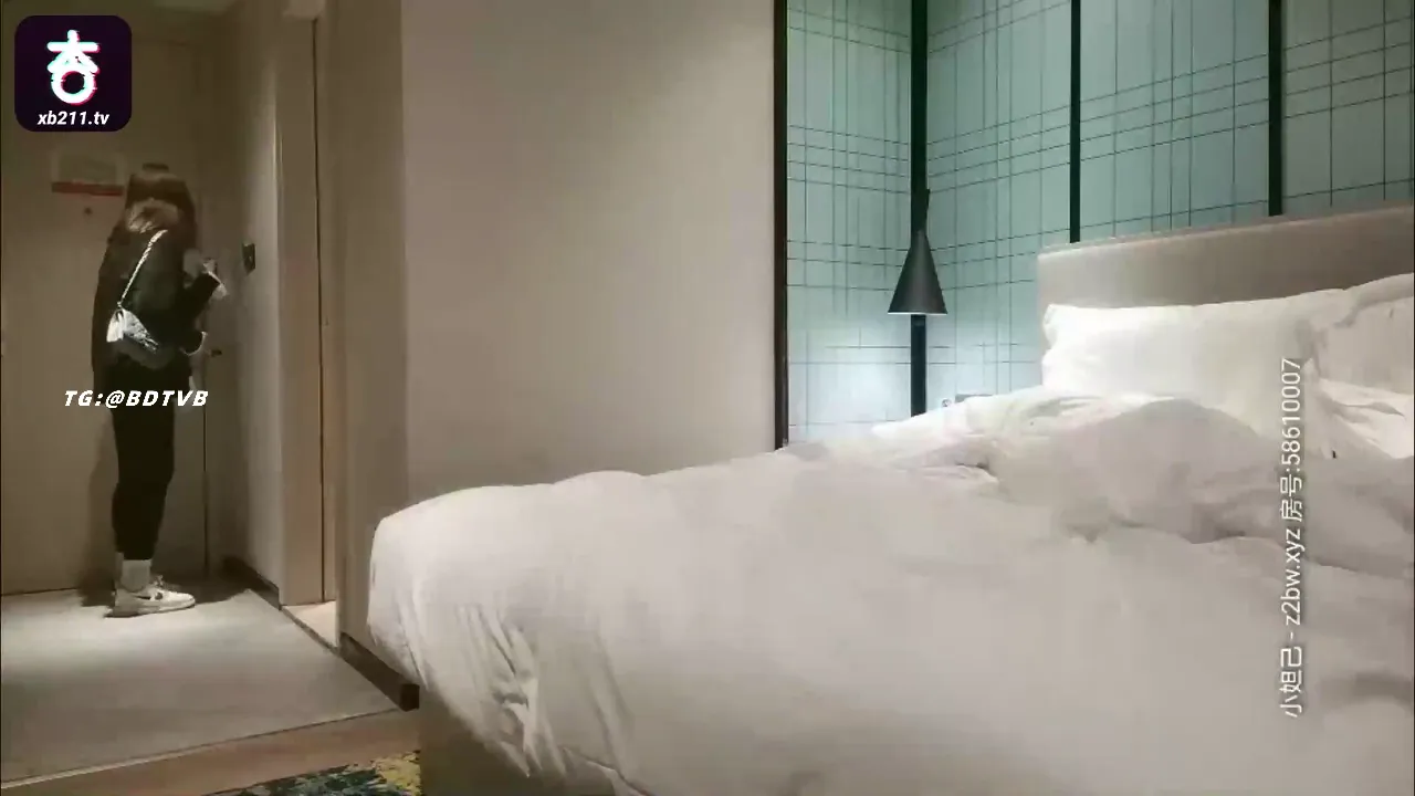 高颜值清纯文员小姐姐