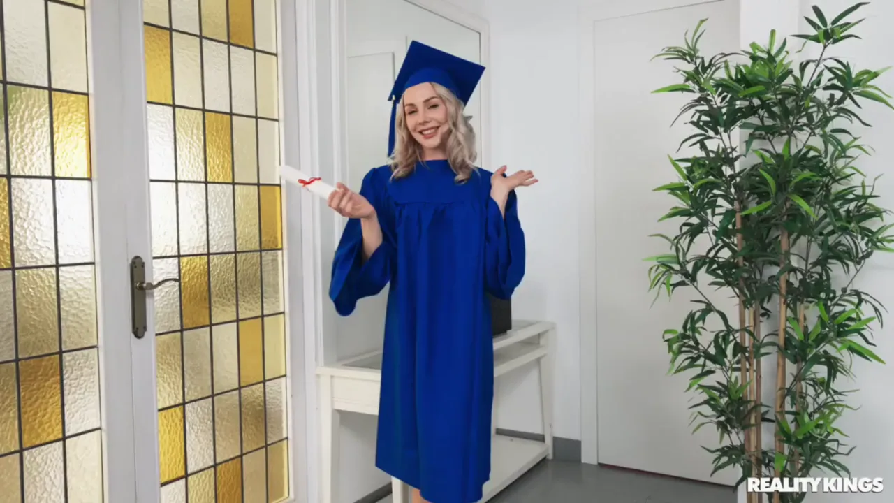 美丽大学生放学啦，又到了该做爱的时间