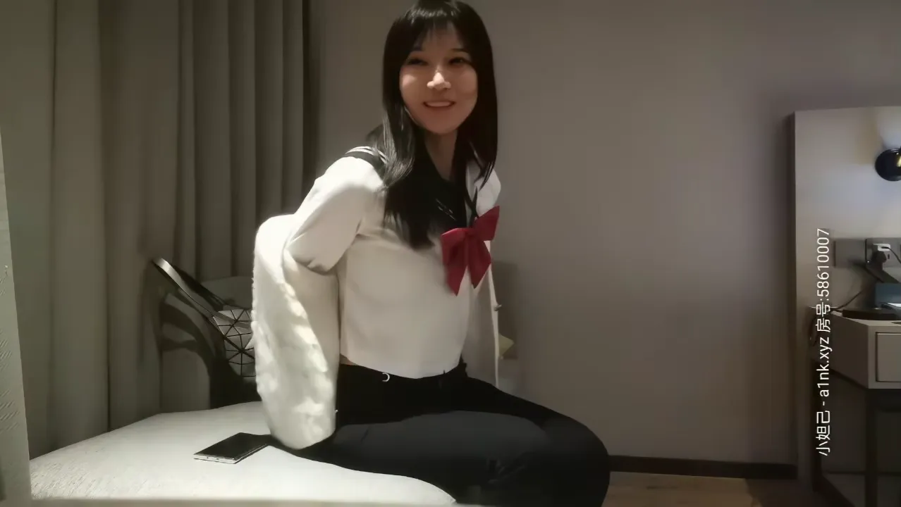 甜美黑丝穿情趣装啪啪