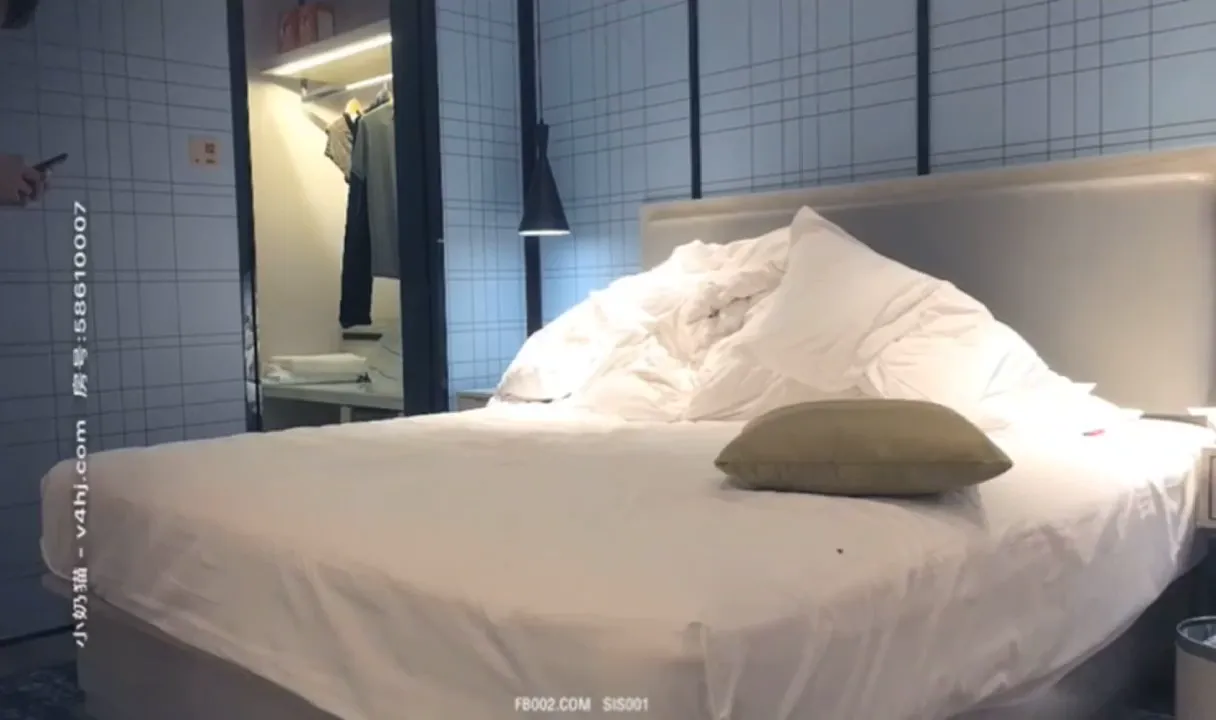 双飞极品外围长腿兔女郎姐妹一起3p做爱
