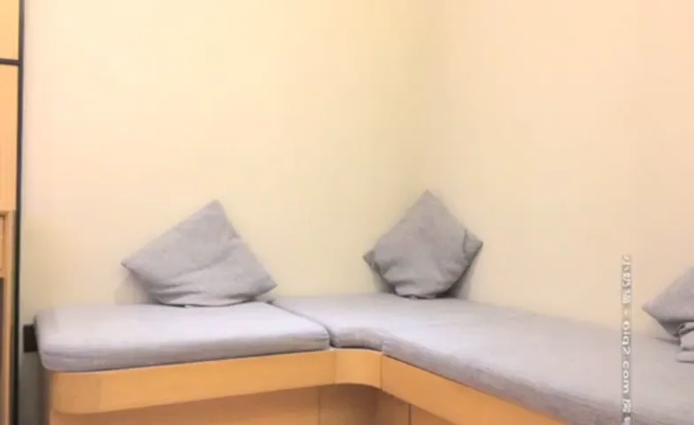 约啪巨乳学生妹无套爆操高潮抽搐