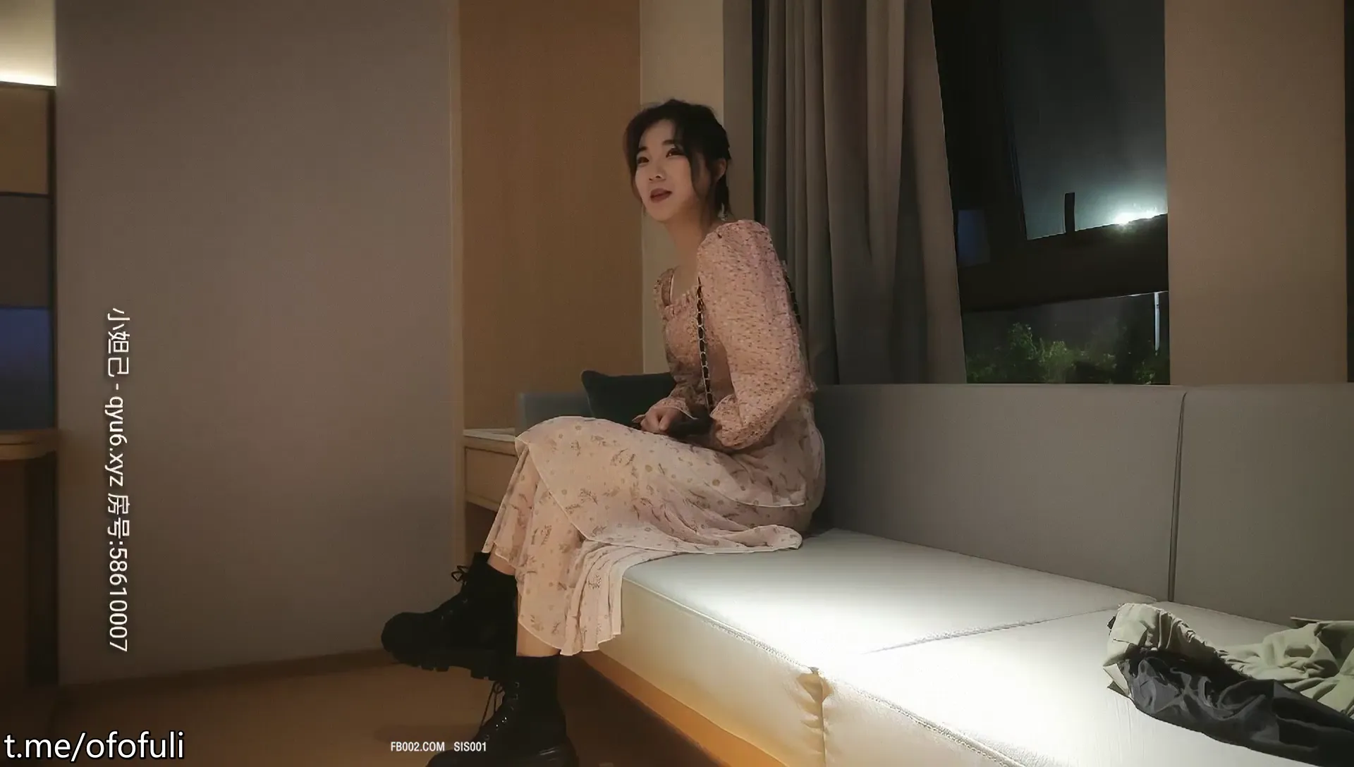 沙发掰穴好粉嫩 乖巧听话舌吻啪啪