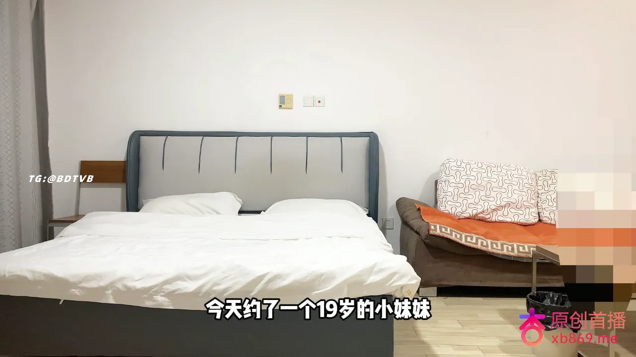 19岁小妹妹极品无毛逼