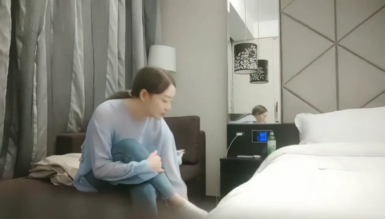 皮肤白肉感足 小少妇翘凸后翘