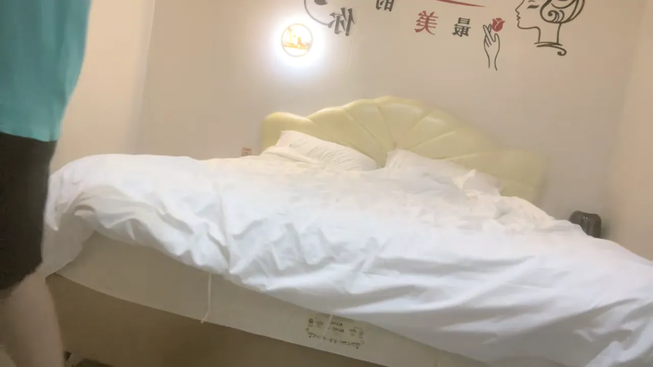 酒店里面跟两个妹妹双飞