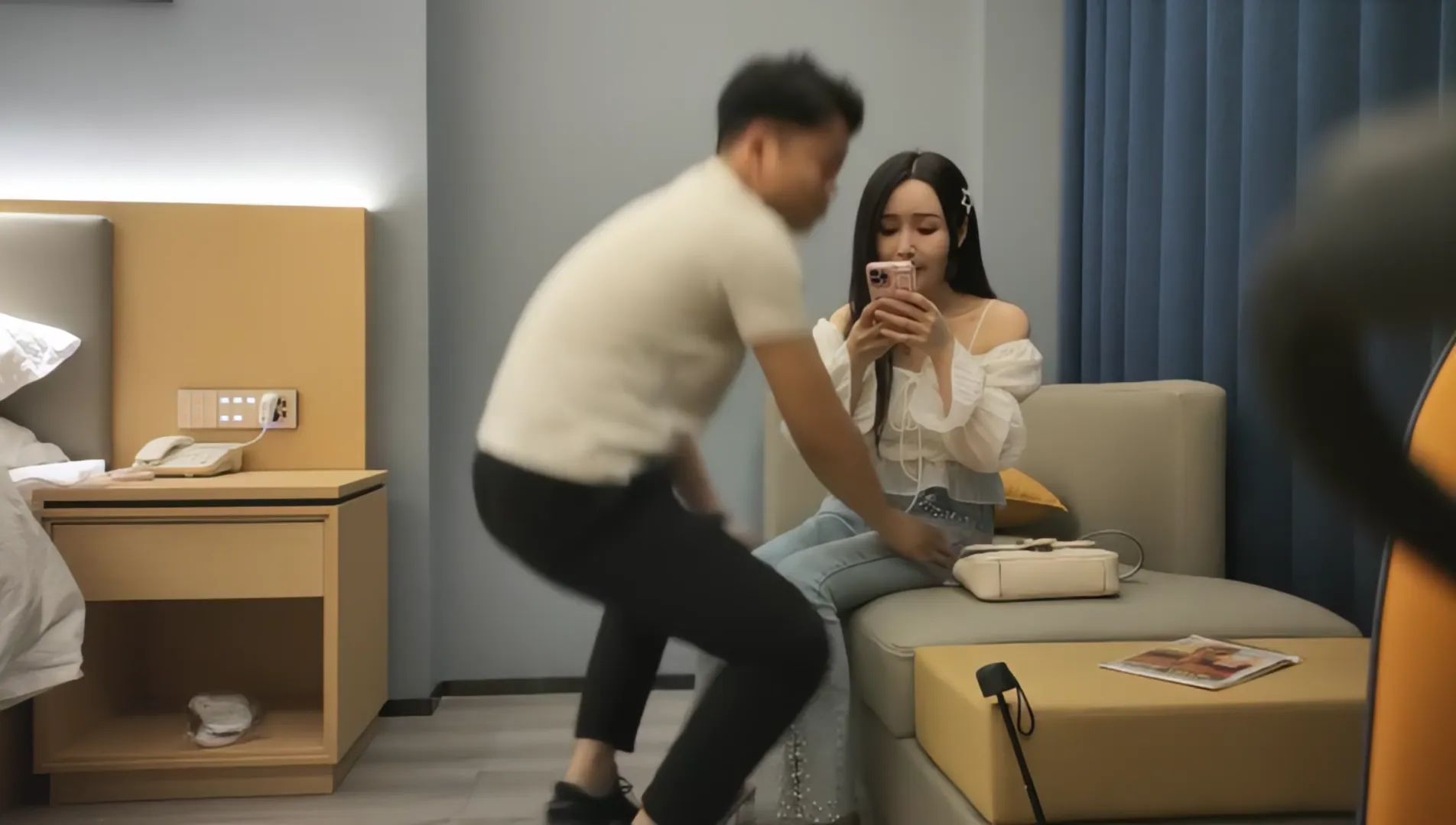 佳人姗姗来迟 甜美平面模特