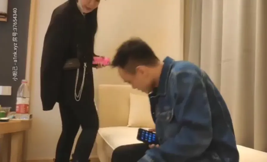 探花喜欢健身的御姐