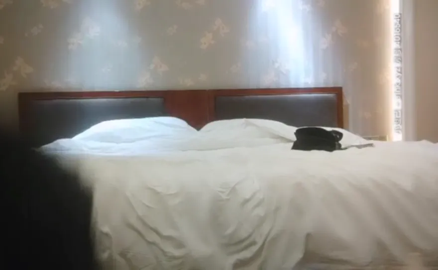大哥力战黑丝小姐姐
