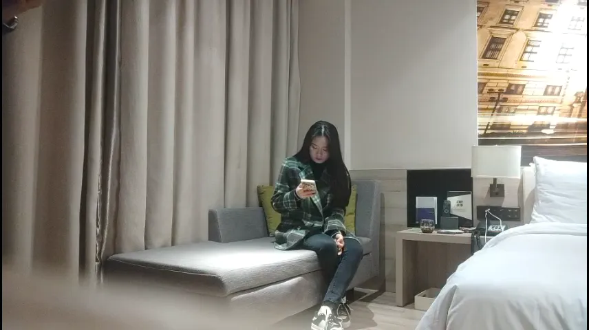 看着文静收完钱立马变骚