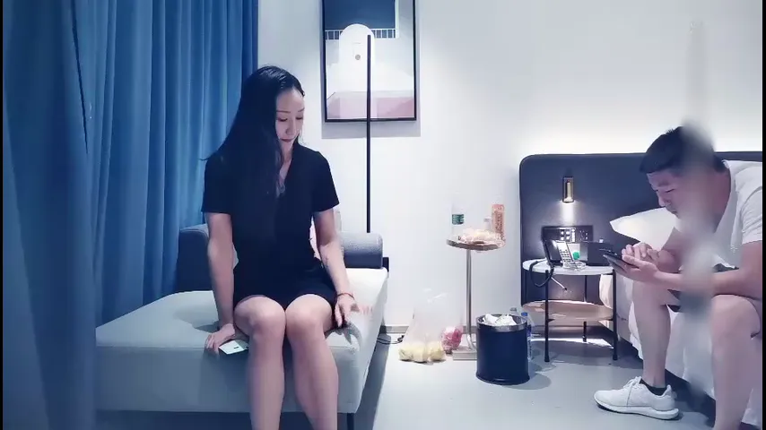 前凸后翘练瑜伽的S型魔鬼身材大胸美女