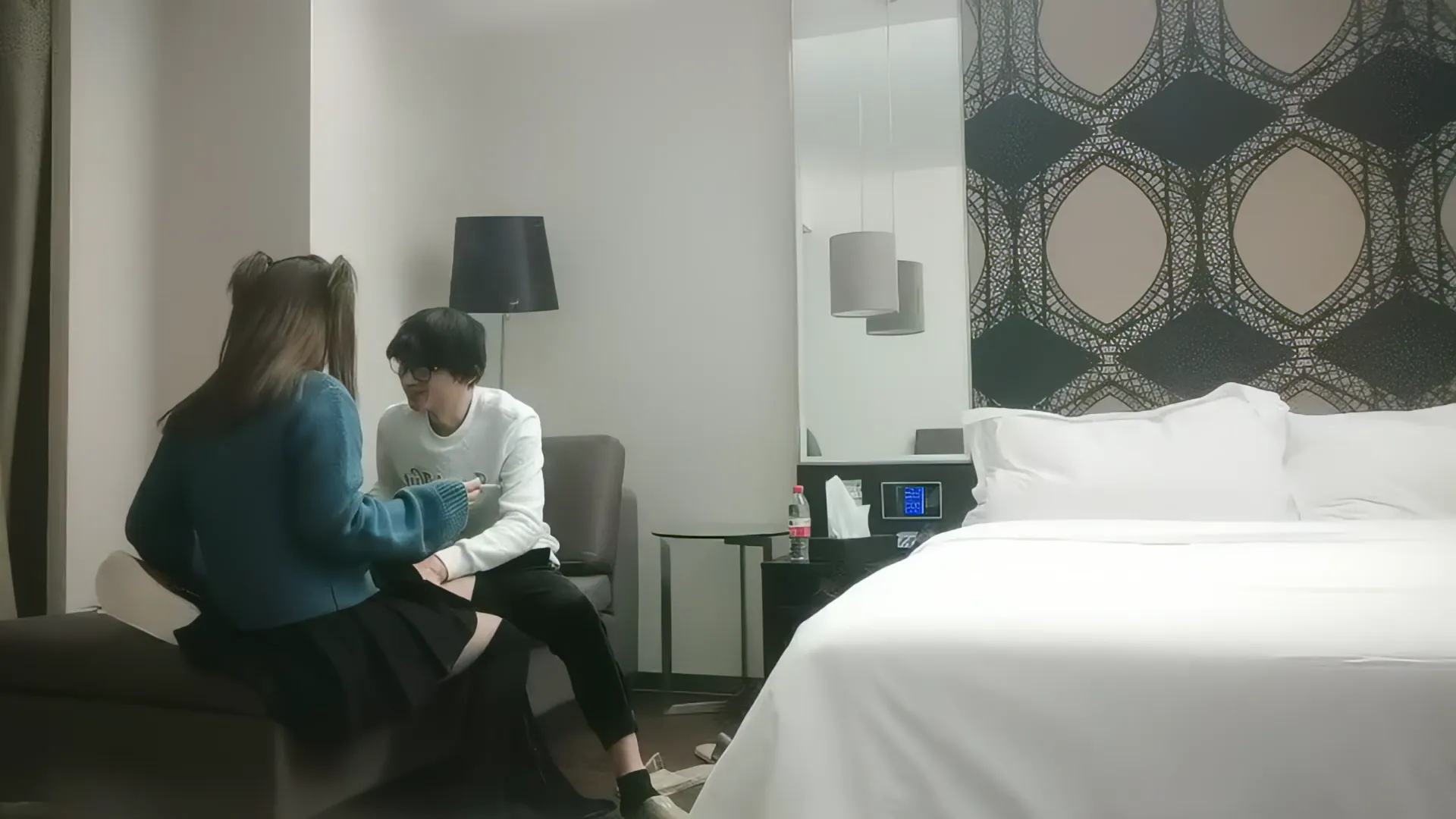 装嫩马尾辫轻熟女