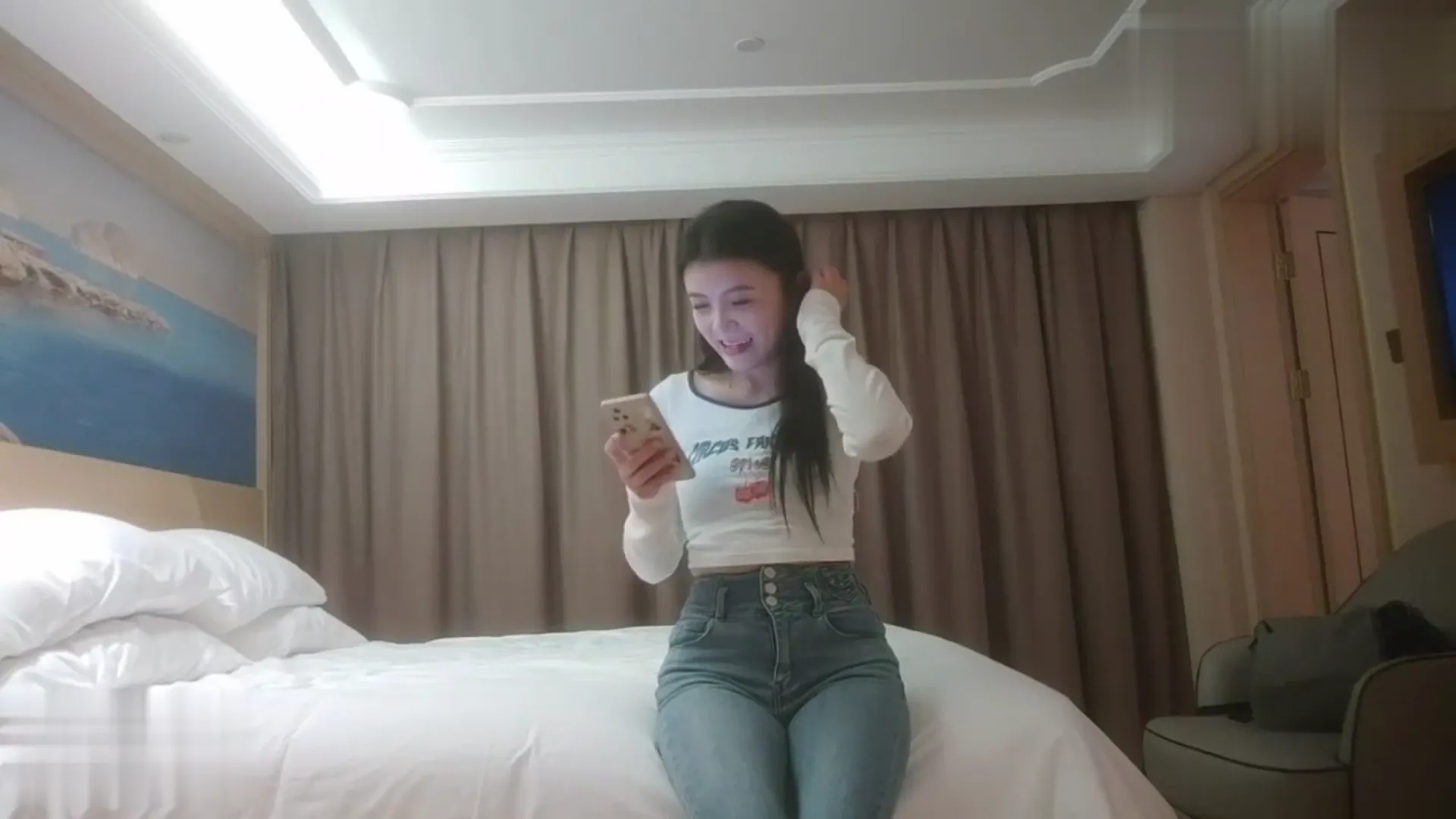 附近人高价约的一个极品黑丝反差婊