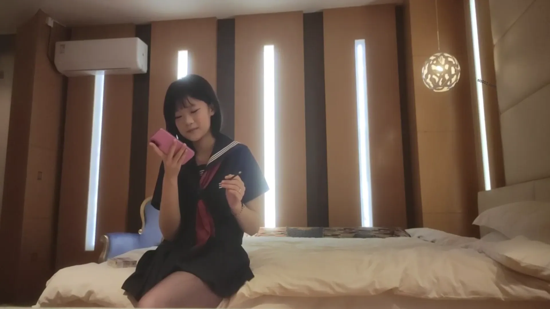 高三的爆乳萝莉妹子欠钱下海