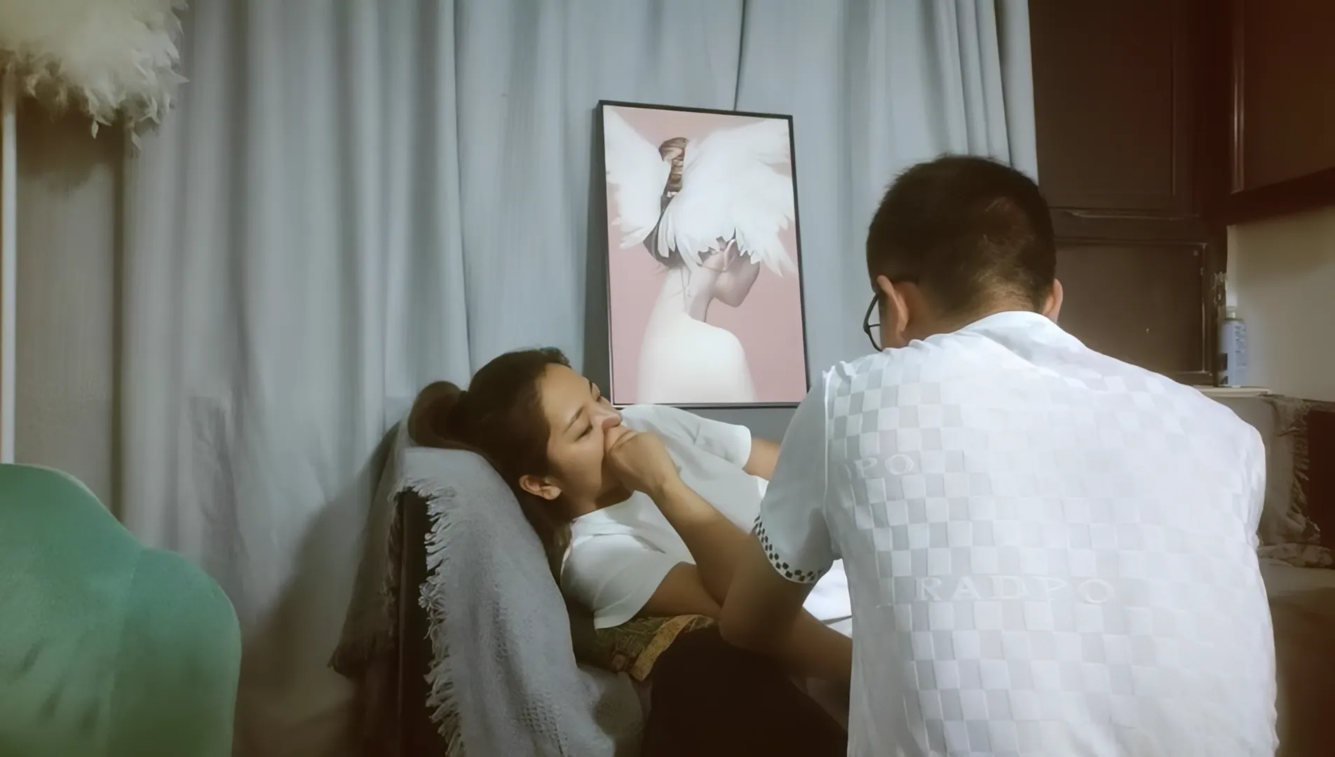 八字奶丰满外围小妹