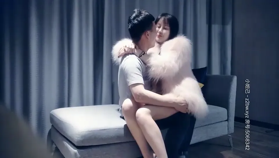 丰满性感小姐姐 蜂腰翘臀小荡妇