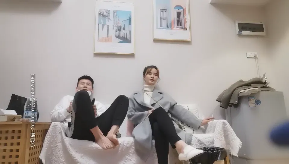 颜值不错苗条长腿网红妹子