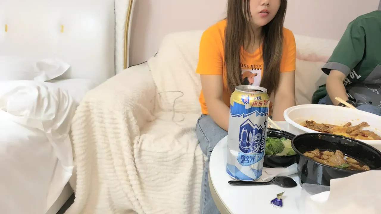 約操豐滿良家妹子扭扭捏捏